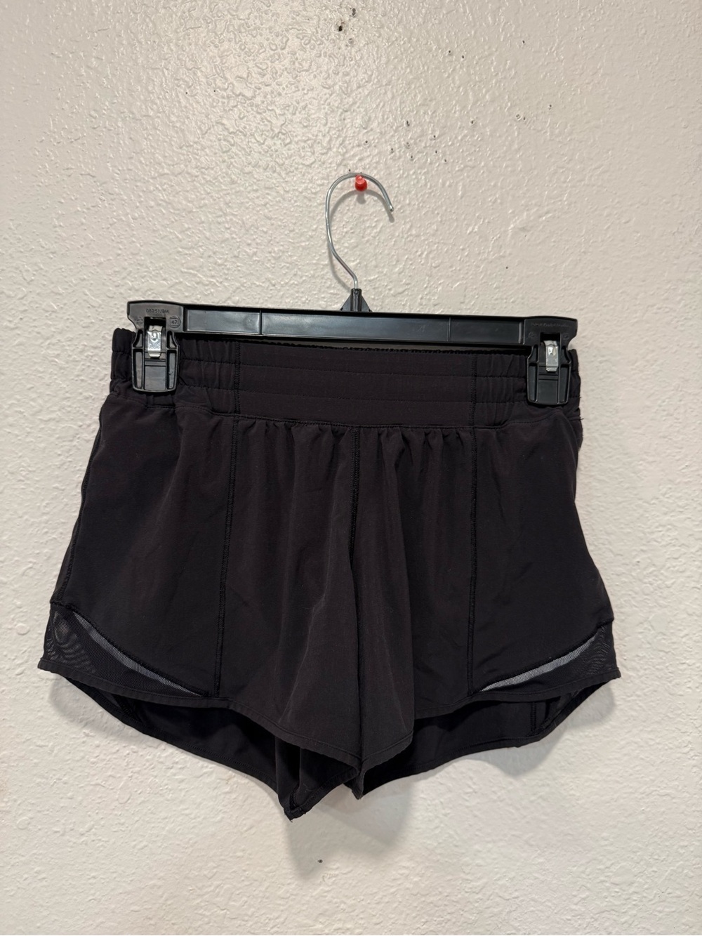 Lululemon 2.5" Lined Hotty
Low Rised Short Black Sz 2 tall